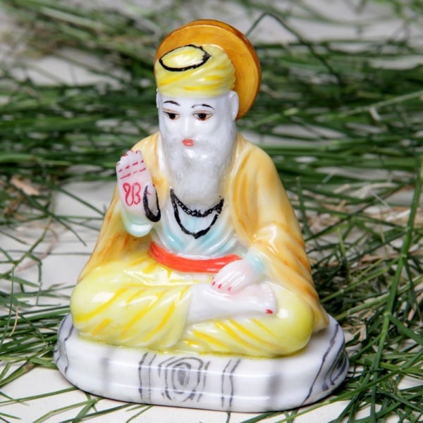 File:Idol Guru Nanak.jpg