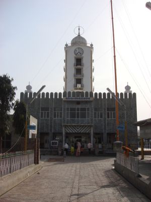 Entrance of Mudki gurdwara.jpg