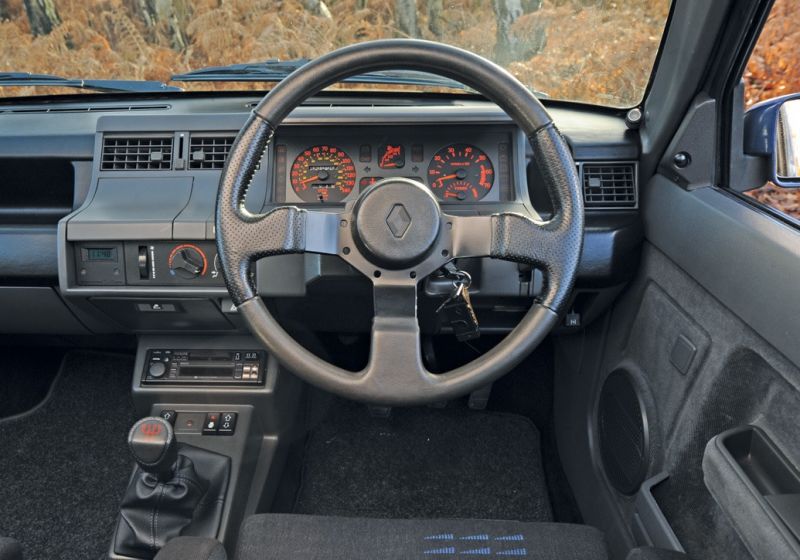 File:Renault 5 GT Turbo (1988) Cockpit.jpg